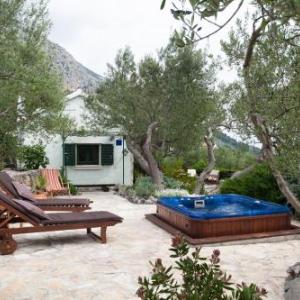 Holiday house Jano in Makarska jacuzzi