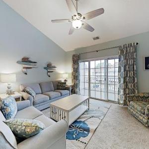 Beautiful Barefoot Golf Condo with Pool & Tennis condo
