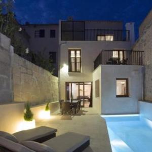 Pollenca Villa Sleeps 8 with Pool Air Con and WiFi