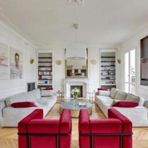 Luxurious Penthouse near Champs Elysées and front of Eiffel Tower Apartment