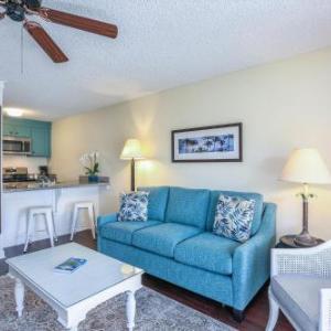 Beautifully Upgraded Full Kitchen Comfy King Bed AC condo