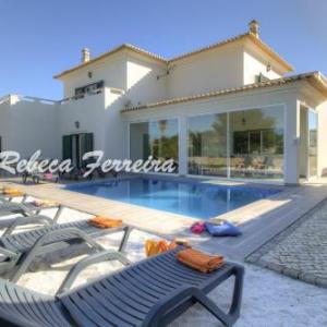 Correeira Villa Sleeps 12 with Pool Air Con and WiFi