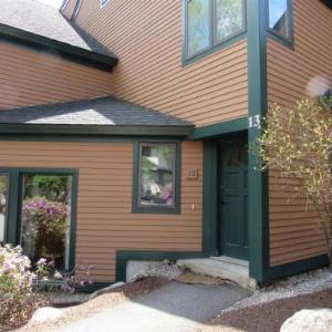 Waterville Valley Roomy Condo close to Town Square!