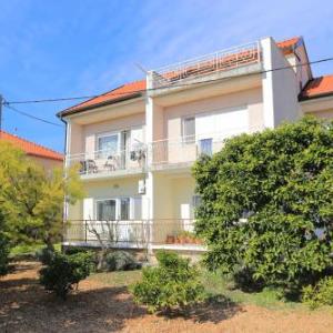Apartments with parking space Trogir - 18116