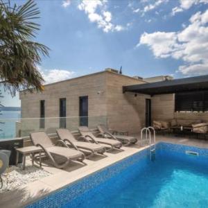 BEACH FRONT VILLA FRAN - DELUXE PENTHOUSE SUITE with private pool
