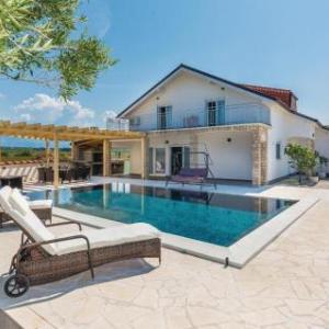 Six-Bedroom Holiday Home in Vrsi