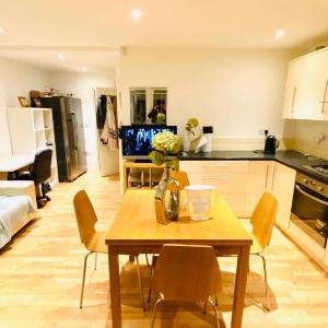 WHITTON HOUNSLOW HOMESTAY