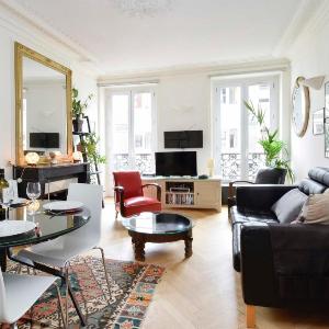 204340 - A two-room apartment with traditional chic style in the Marais