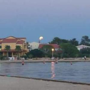 Apartmani Ana Vir