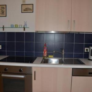 Wohnung mit einem Schlafzimmer mit Trennwand