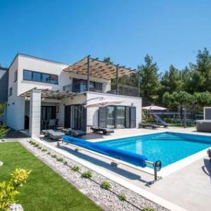 Beautiful home in Orebic w/ Outdoor swimming pool Heated swimming pool and 4 Bedrooms