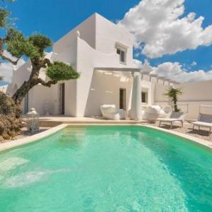 Maruggio Villa Sleeps 6 with Pool Air Con and WiFi