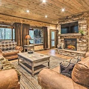 Lavish Residence with Indoor Pool Near Pigeon Forge!