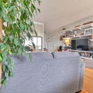 Bright apt with BALCONY near LA DEFENSE