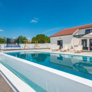 Amazing home in Skabrnja w/ Outdoor swimming pool WiFi and Outdoor swimming pool