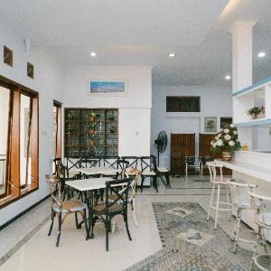 Urbanview Hotel Griya Surya Malang by RedDoorz