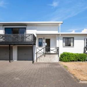 Lake Vista at Two Mile Bay- Taupo Central Home