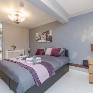 Ground Floor Flat sleeps up to 4 in Watford