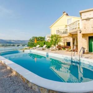 Charming apartment with private pool in Mastrinka - 98 sqm