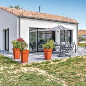 Nice home in Les Moutiers en Retz w/ WiFi and 2 Bedrooms