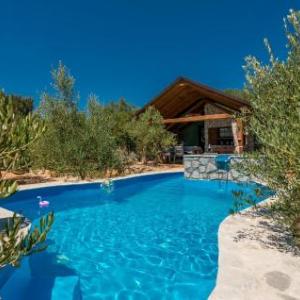 Nice home in Punat w/ Outdoor swimming pool and 2 Bedrooms