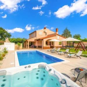 Awesome home in Marcana w/ Outdoor swimming pool Jacuzzi and 4 Bedrooms