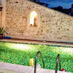 Awesome home in St Laurent des Arbres w/ Outdoor swimming pool and 4 Bedrooms