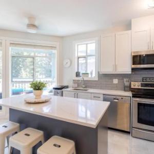 Panoramic Views from this gorgeous 2 Bed Property - Village Location