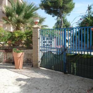 House with 4 bedrooms in Granelli Pachino with wonderful sea view and enclosed garden 20 m from the beach