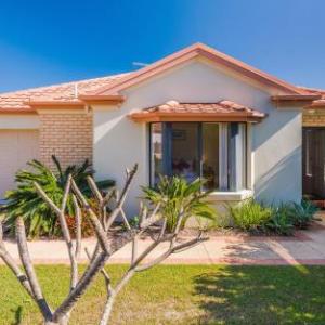 Oceania Cottage- Pet Friendly -Stone Real Estate Yamba