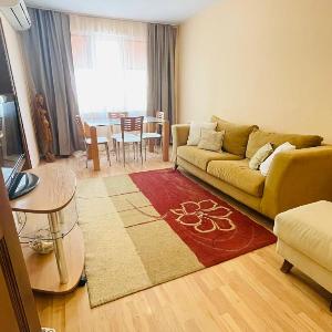 Lovely apartment by the Sea Garden