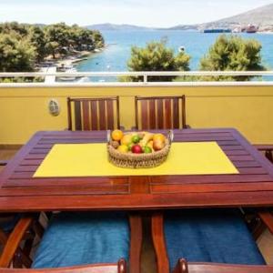 Spacious Apartment in Trogir with Parking