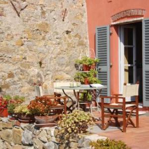 Castelnuovo Magra Apartment Sleeps 4 with Pool Air Con and WiFi