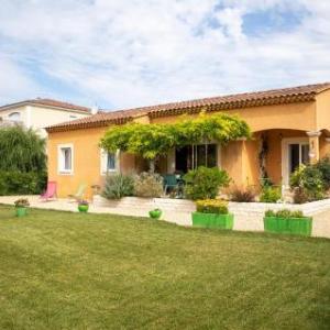 Beautiful home in L'Isle sur la Sorgue w/ 3 Bedrooms