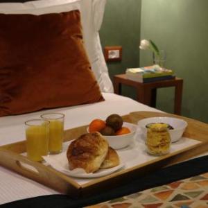 Spanish Step Jungle Apartment