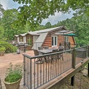 Outdoorsmans Retreat Log Cabin with Mountain Views