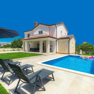 Holiday Home Villa Zirdum