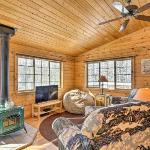 Como Getaway with Large Deck Hike and Fish Nearby