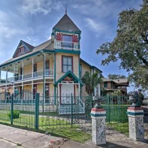 Group-Friendly Galveston Gingerbread House!