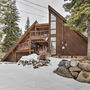 Lake Tahoe Cabin with Hot Tub 11 Mi to Squa with Alpine!