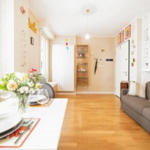 Zara & Isola Subway Apartment