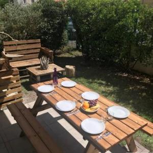 Appartement en rez-de-jardin à 100m de la plage avec terrasse et parking
