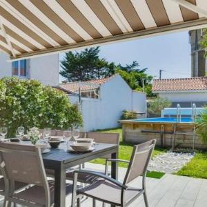 Villa confortable avec piscine proche plage 3 chambres grand séjour patio WIFI équipement complet