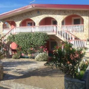 Apartments by the sea Vir - 18140