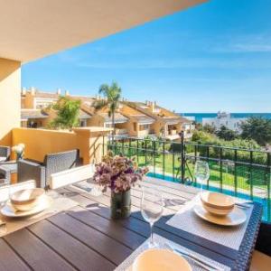 Fantastic apartment at the beach with views to the sea and the pool