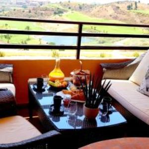 Spacious apartment in La Cala de Mijas with sea view.