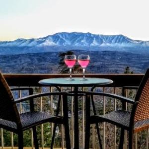 Smoky Mountain Serenity Amazing Mountain Views 560 FREE tickets each paid day!