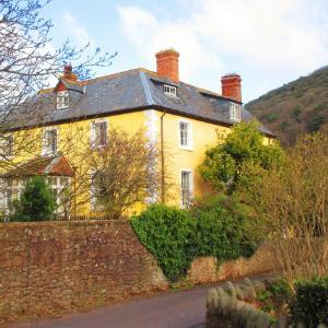 EXMOOR 16thC Flat in Country Village House 5