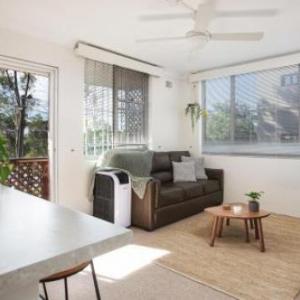 Homey Apartment With Balcony near Centennial Park