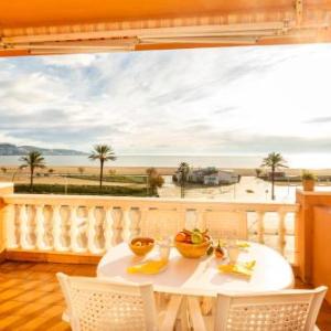 1003 Piso con vistas al mar Empuriabrava by homeselectspain